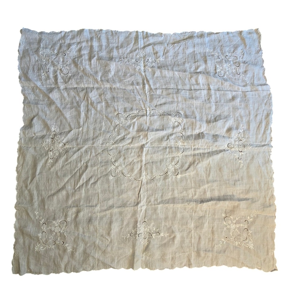 Vintage Off White Embroidered Linen Tablecloth Scalloped Edge Cutwork 47x50 - Picture 2 of 7